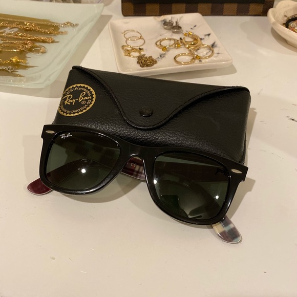 Ray-Ban Wayfarer Sunglasses - Picture 2 of 7